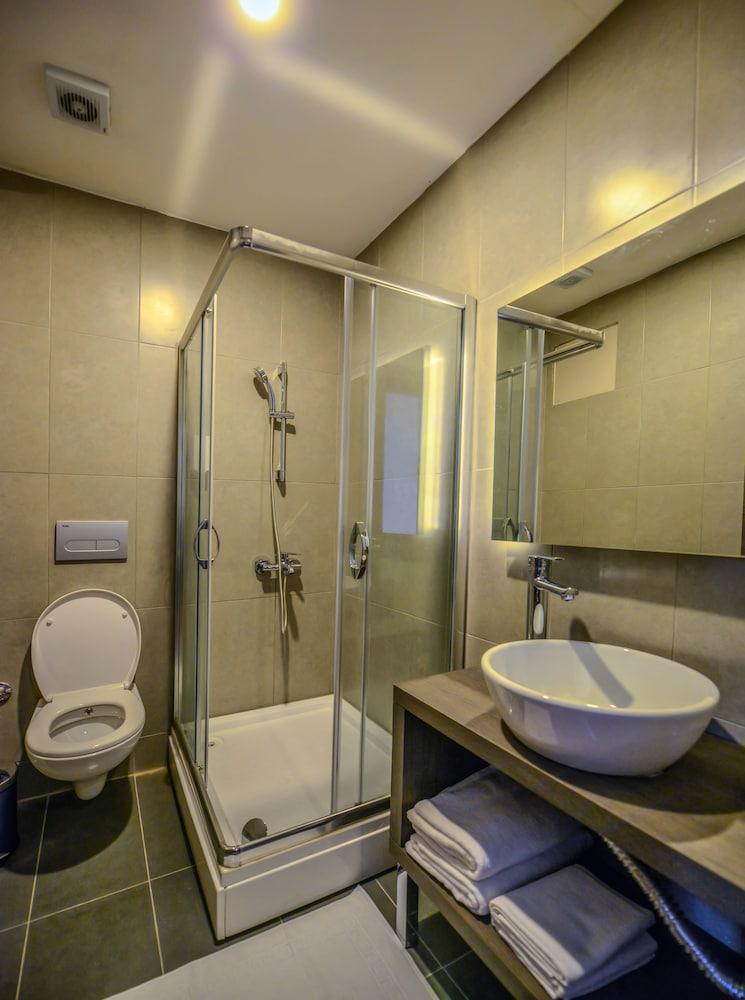 A11 Hotel Atasehir Istanbul Exteriör bild