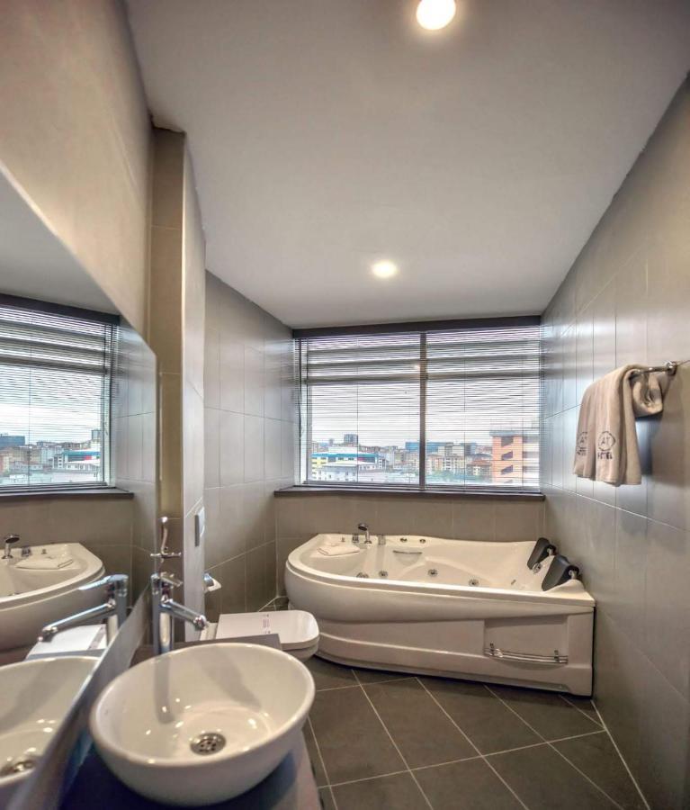 A11 Hotel Atasehir Istanbul Exteriör bild